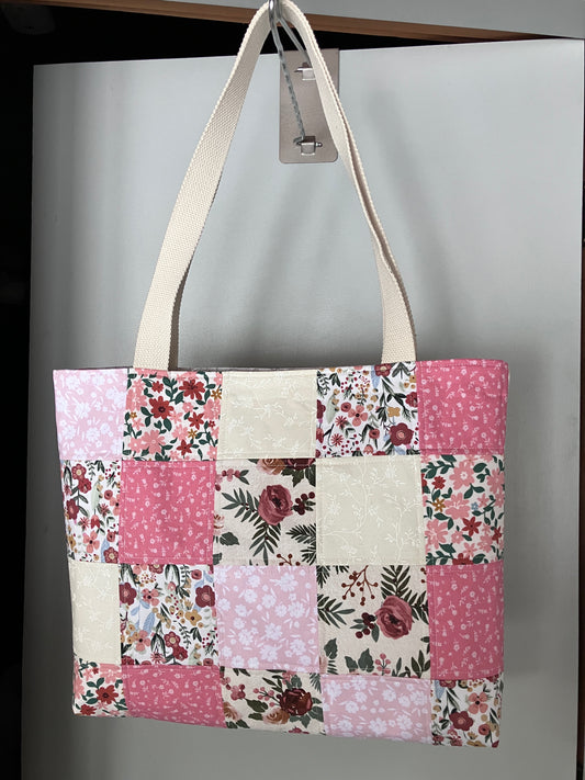 Quilted tote bag in Salmon and Pinks